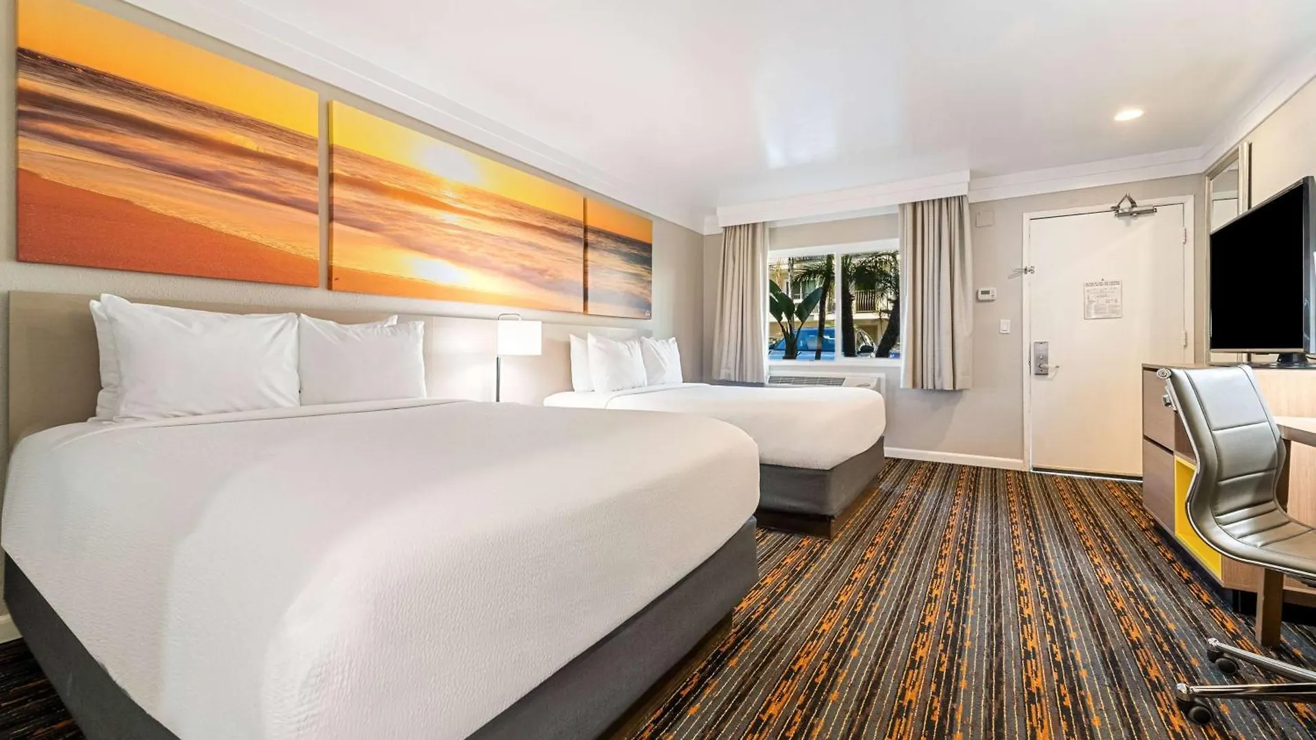 Days By Wyndham Circle Hotel San Diego