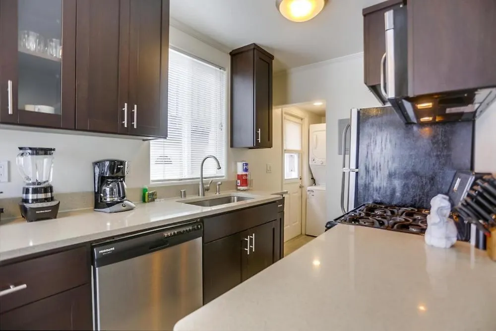 Manhattan Shores 1c