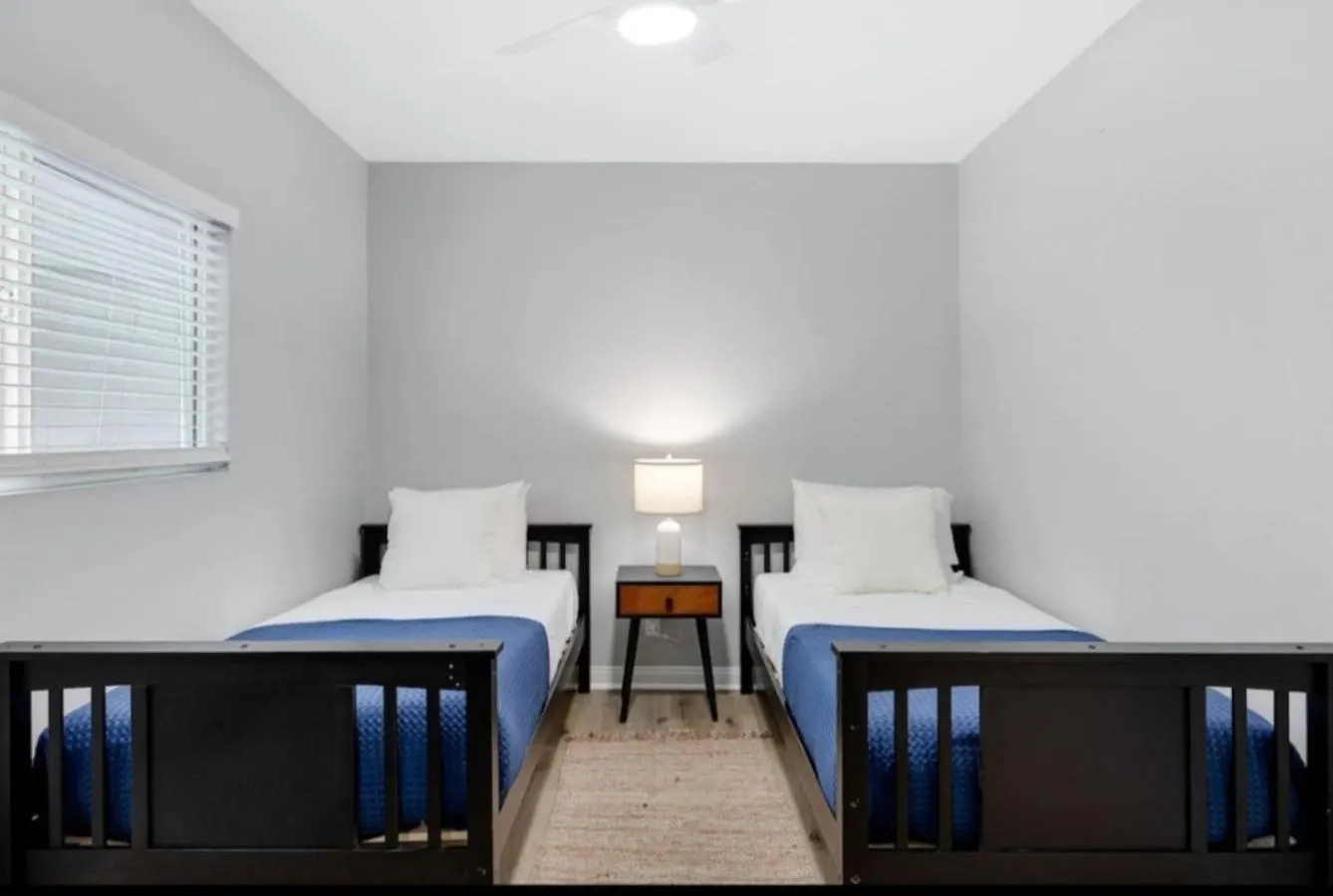 Leyla Pool Min To Downtown Freeways Beaches Apartment