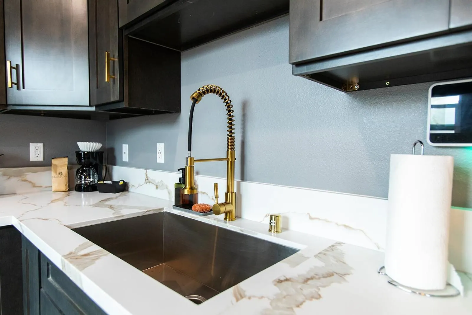 Live Like A Local - Walk To Dining, Shops & Park Apartment