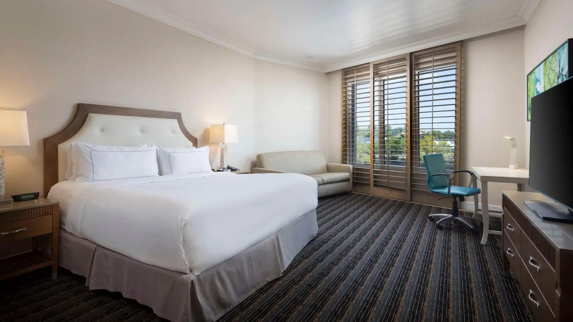 Doubletree By Hilton Bayside 3*