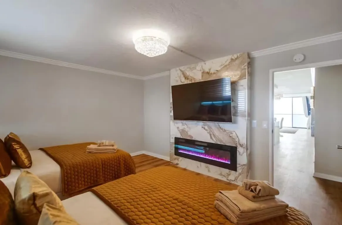 Panoramic Ocean Views & Boardwalk Access Holiday home