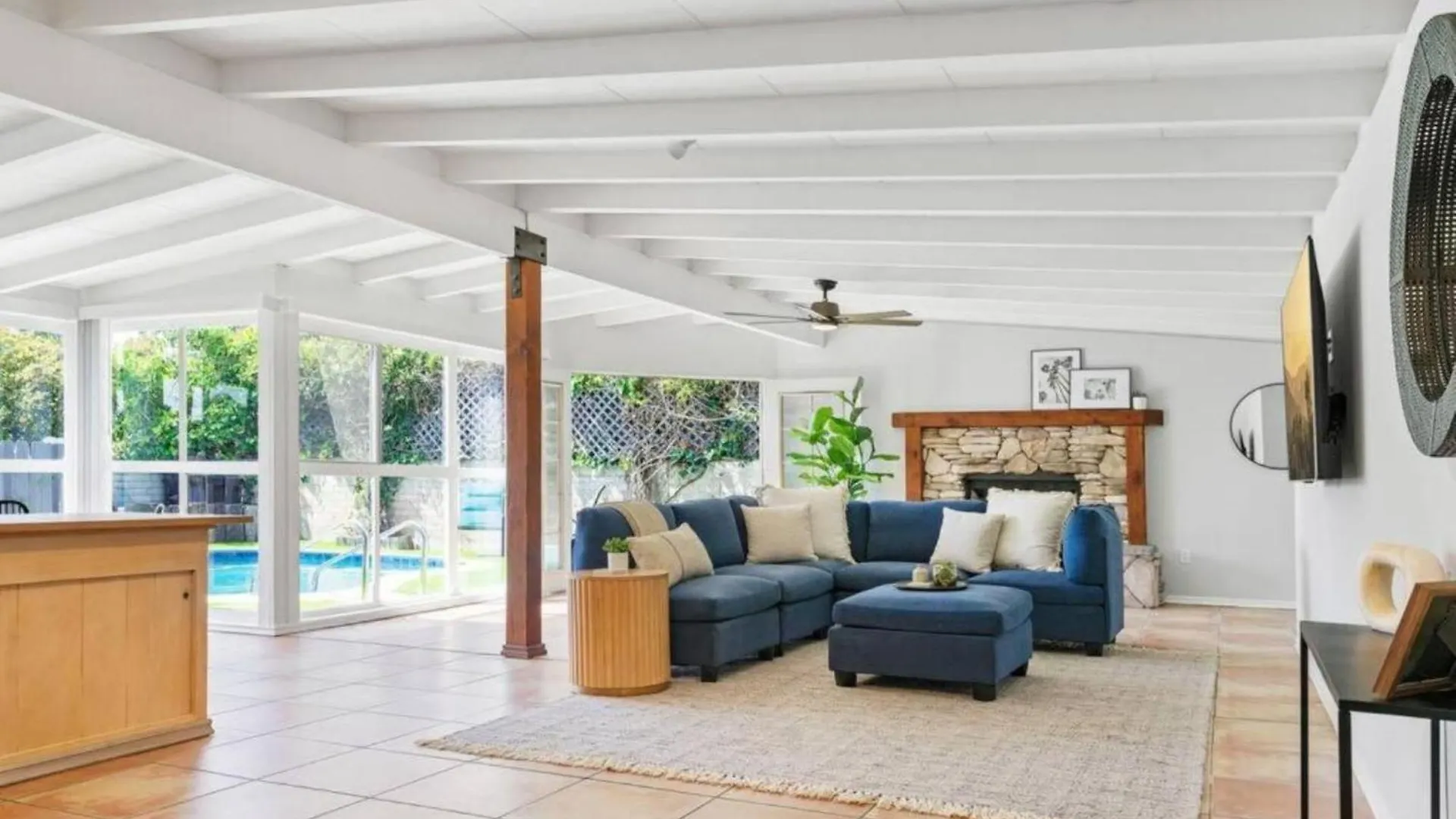 Relax And Play Pool, Hot Tub And Sleeps 16