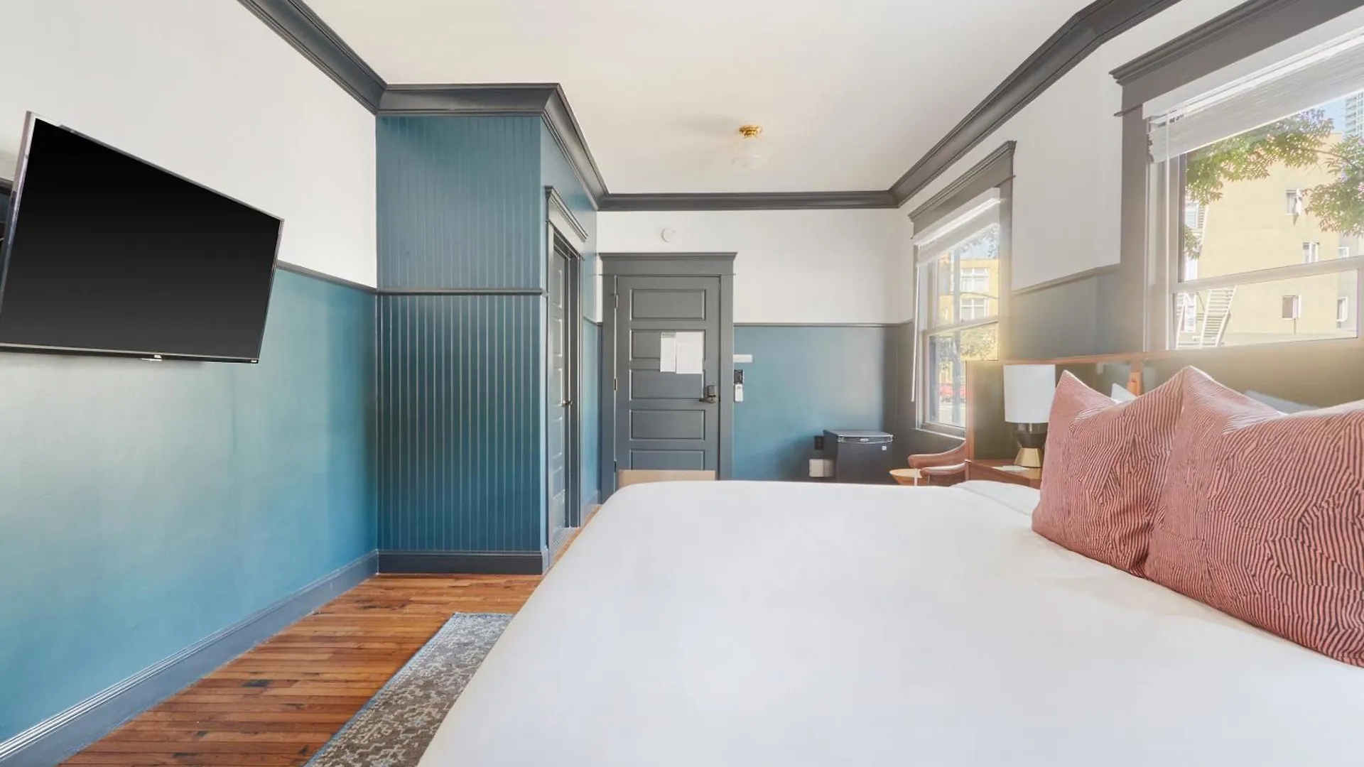 The Davis Downtown 3*