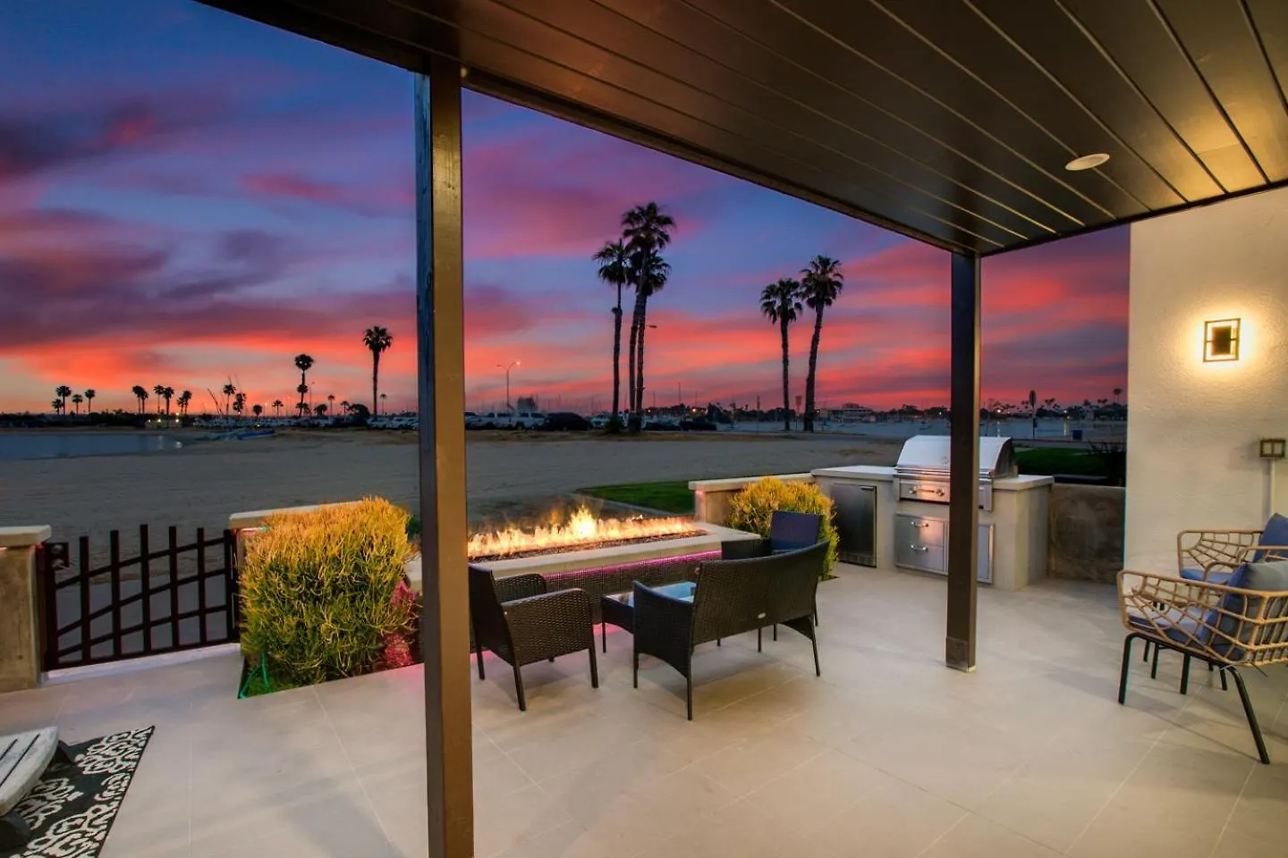 Beachfront Bliss Cozy 1br With Shared Perks San Diego