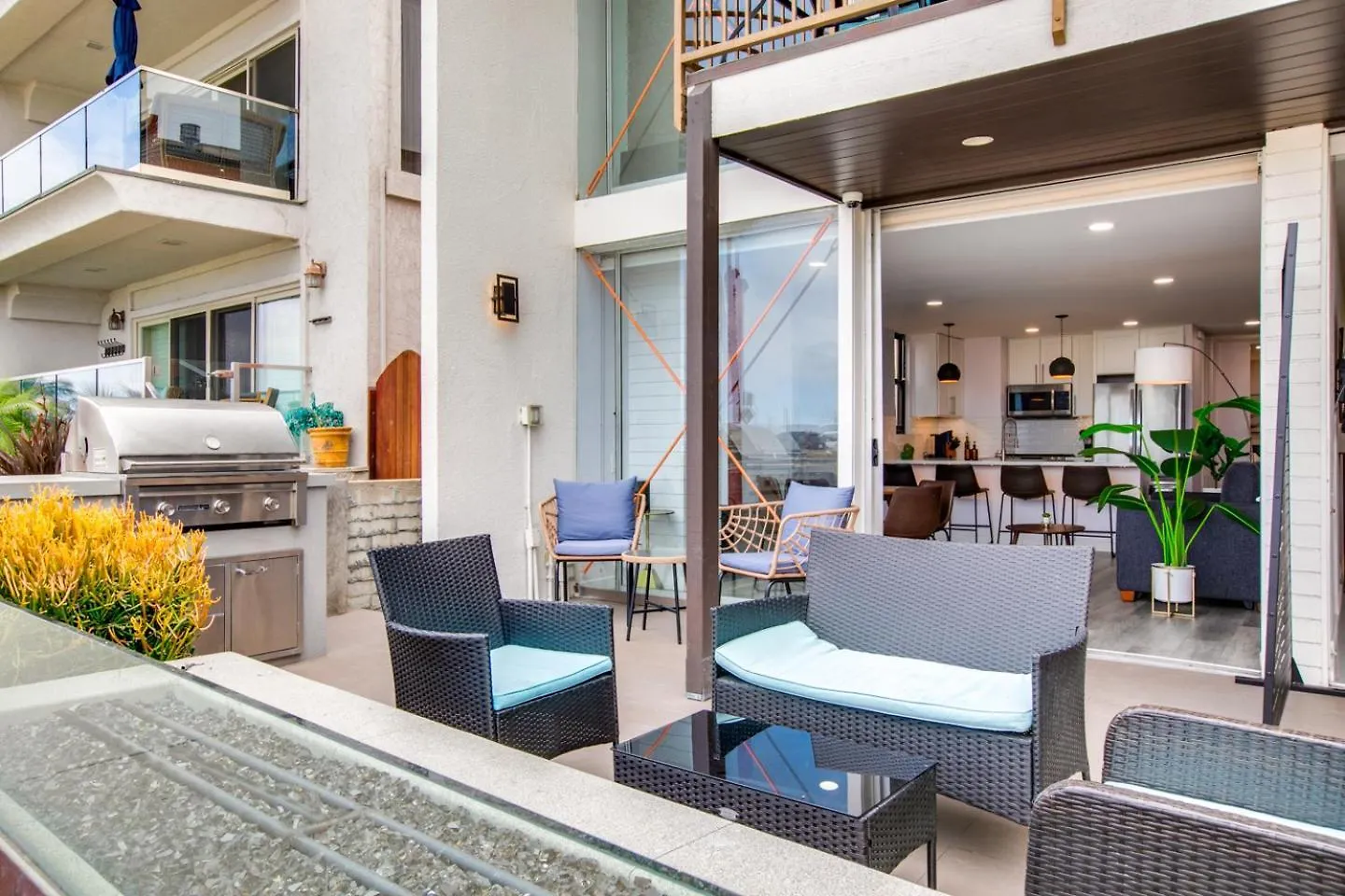 Apartment Beachfront Bliss Cozy 1br With Shared Perks *