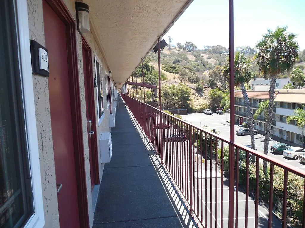 Hotel Super 8 By Wyndham Circle 2*