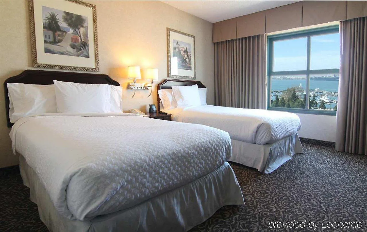 Hotel Embassy By Hilton Bay Downtown 3*