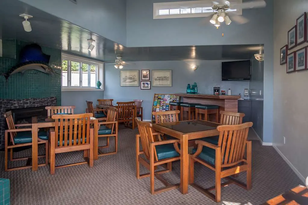 Wave Crest Aparthotel