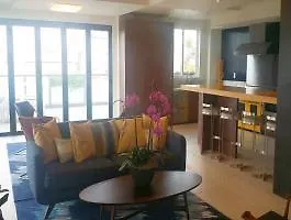 Otel Pelican Furnished Downtown