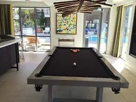 מלון Pelican Furnished Downtown