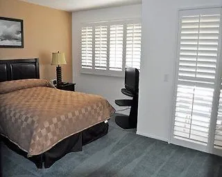Aparthotel Sand Pebbles 3*