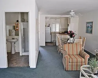 Sand Pebbles Aparthotel