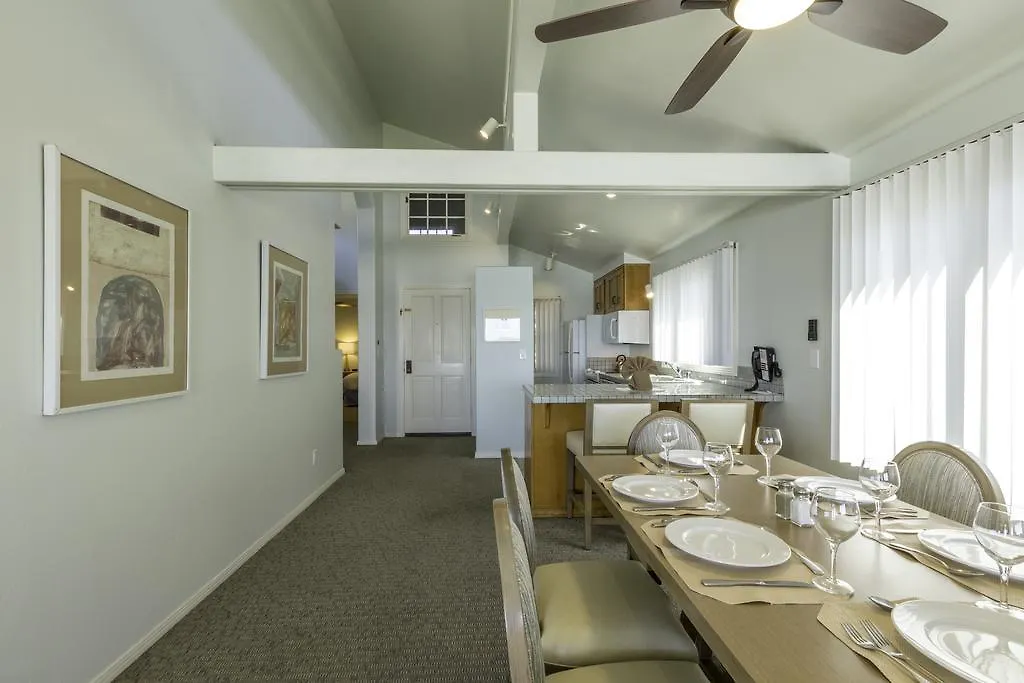 Wave Crest Aparthotel
