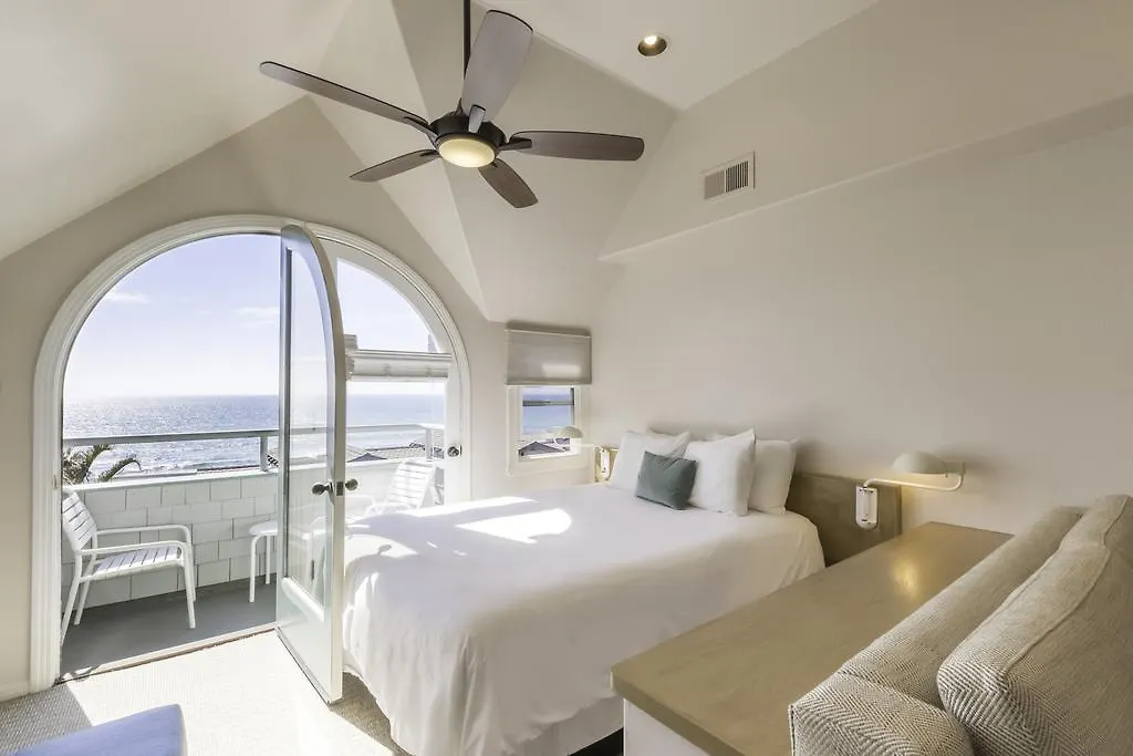 Wave Crest Aparthotel