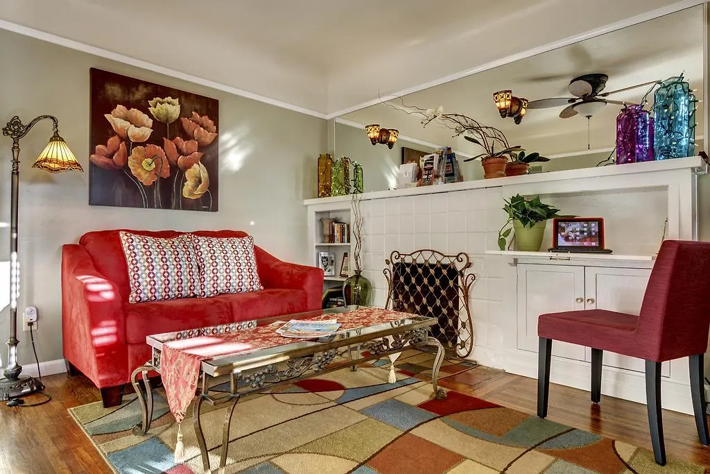 Hillcrest House Bed & Breakfast 3*