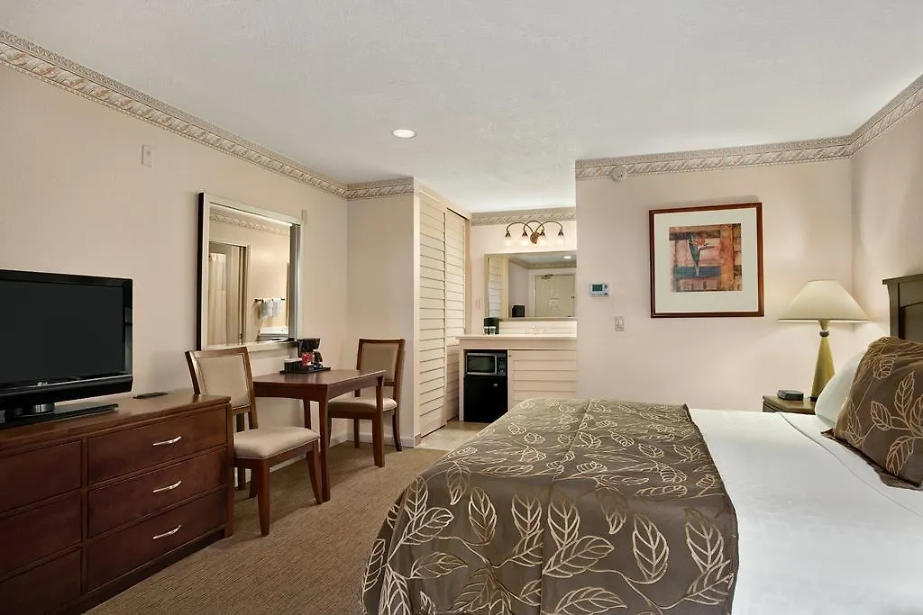 Days By Wyndham Circle San Diego