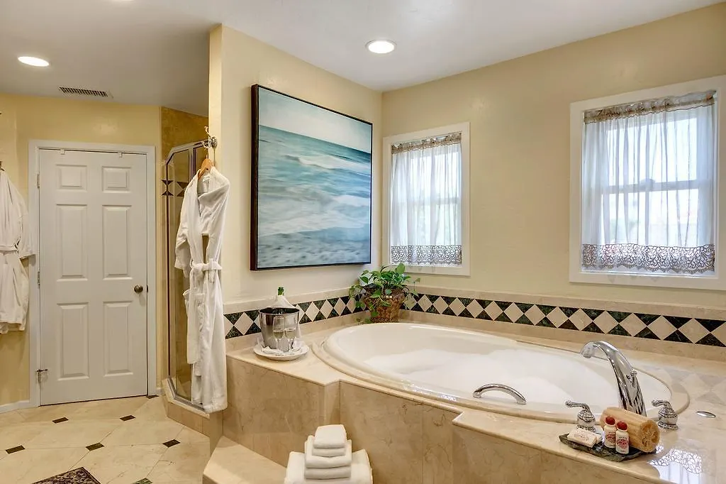 Hillcrest House Мини-отель 3*