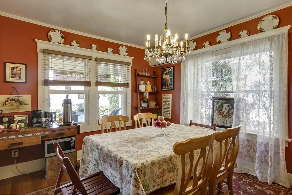 Мини-отель Hillcrest House Сан-Диего