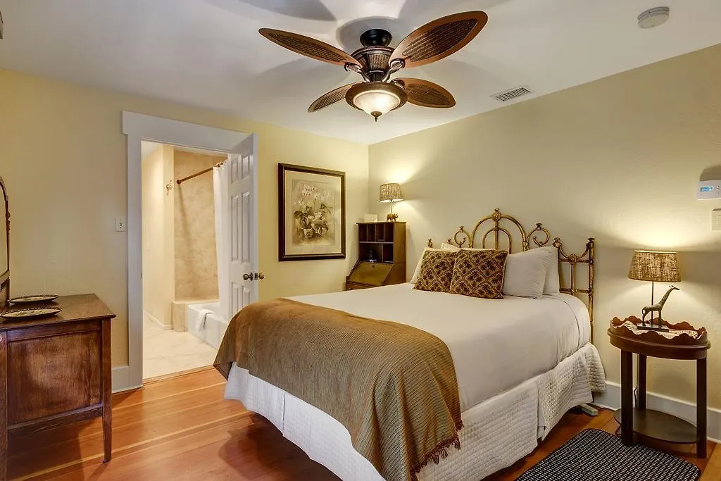 Мини-отель Hillcrest House 3*