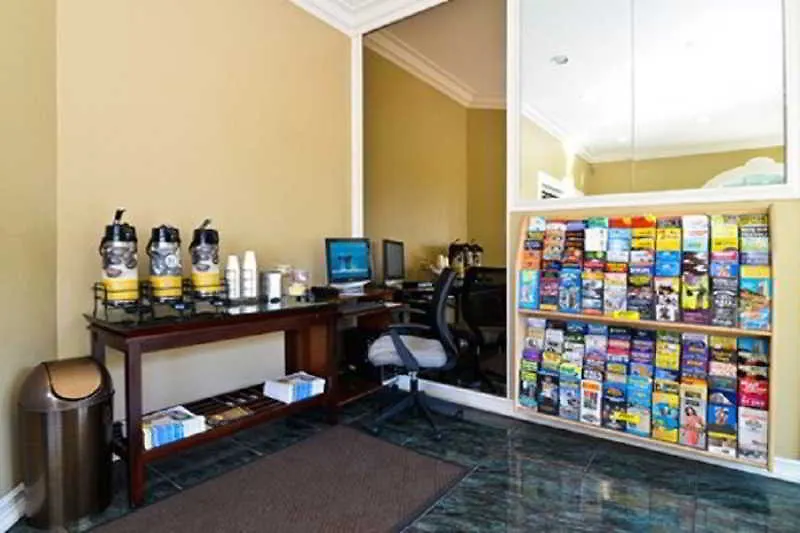 Super 8 By Wyndham Circle Hotel San Diego