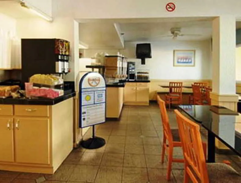 Otel Howard Johnson By Wyndham Circle