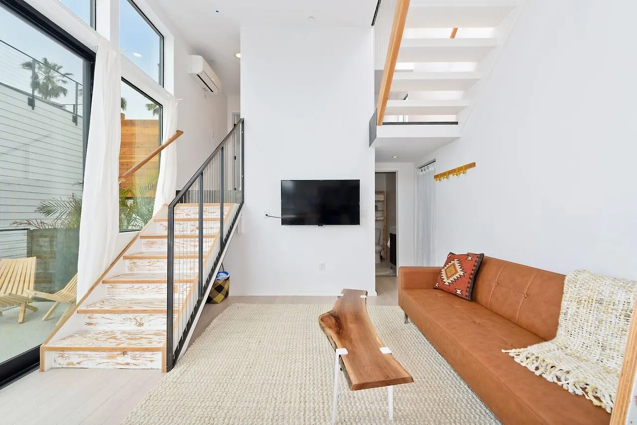 Сasa de vacaciones New House, Steps To