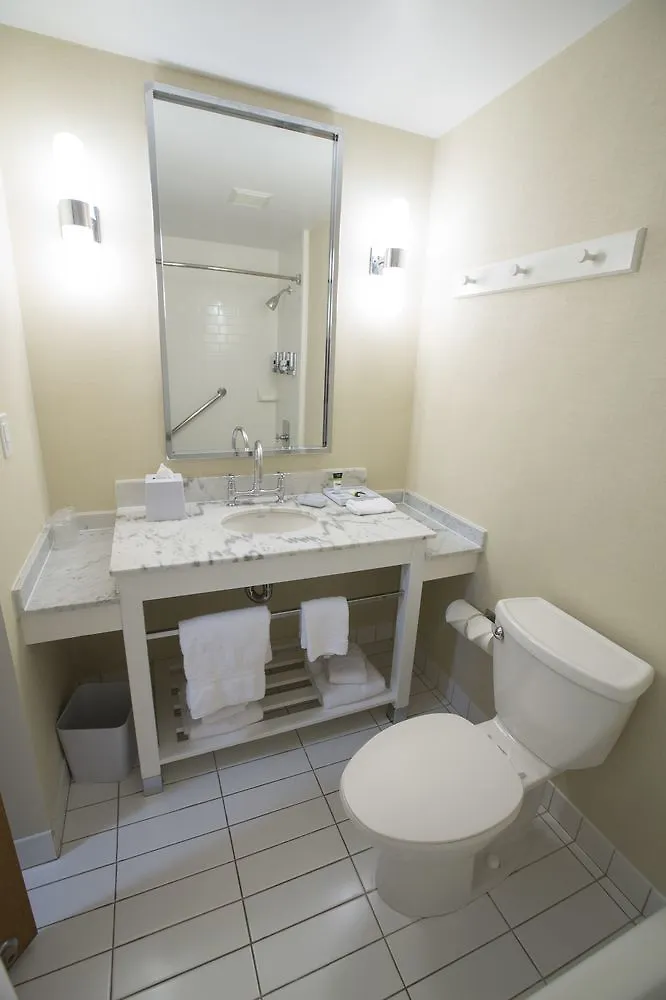 מלון Four Points By Sheraton 3*