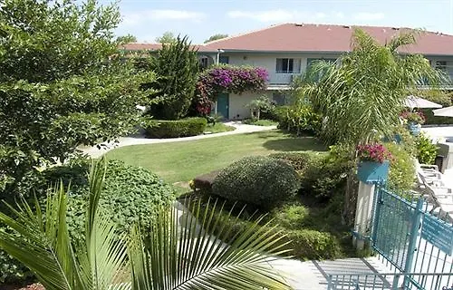 California Hotel 2*