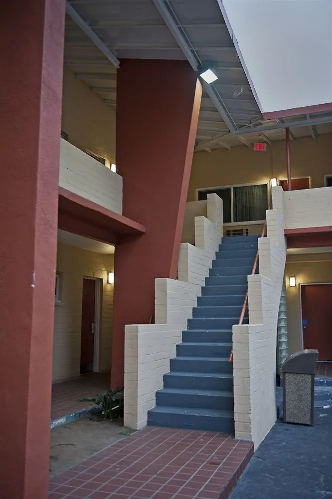 Motel Downtown 2*