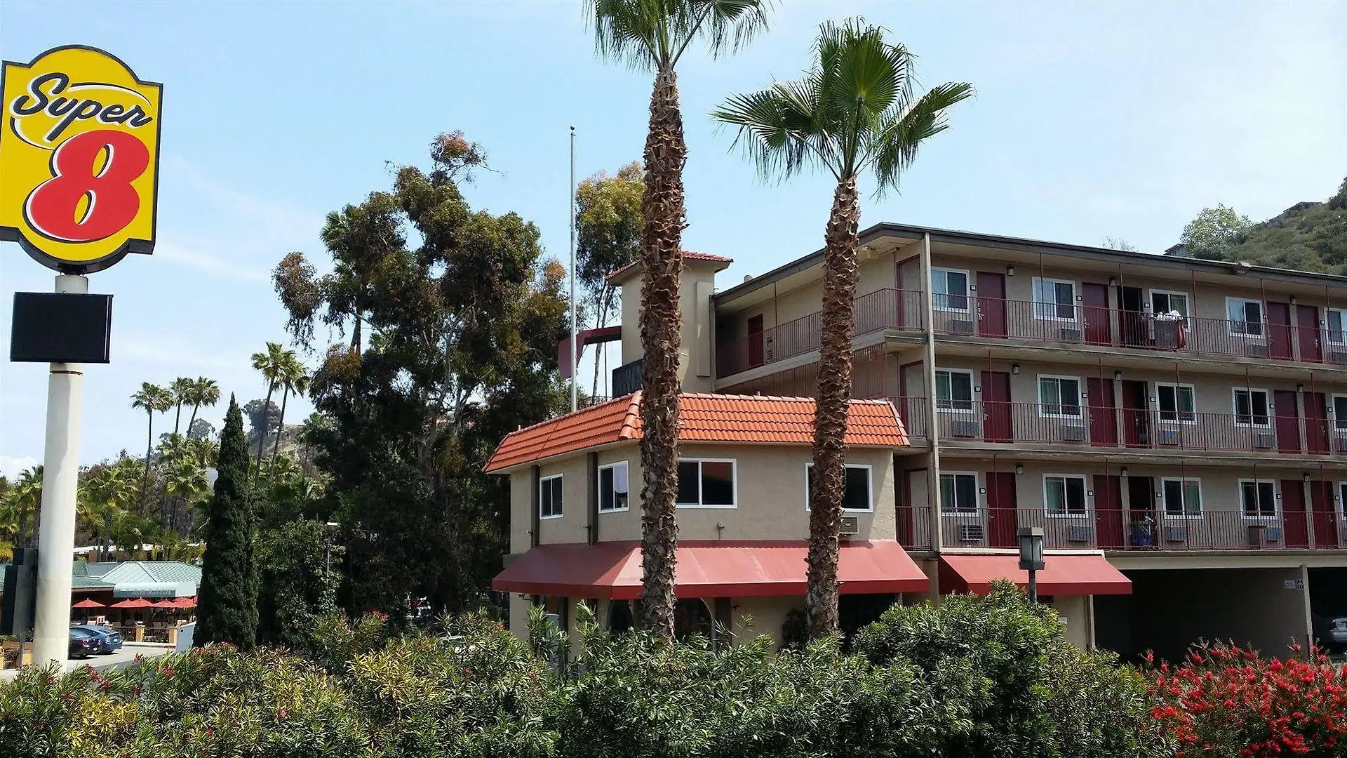 Hotel Super 8 By Wyndham Circle 2*