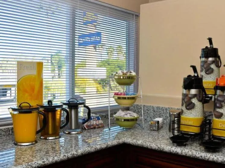 Super 8 By Wyndham Circle Hotel
