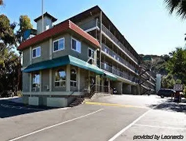 Super 8 By Wyndham Circle 2*