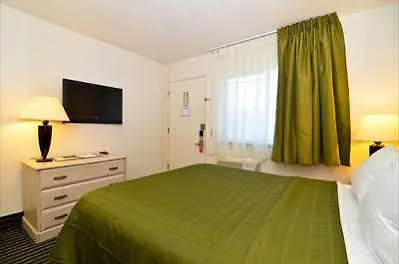 Super 8 By Wyndham Circle Hotel