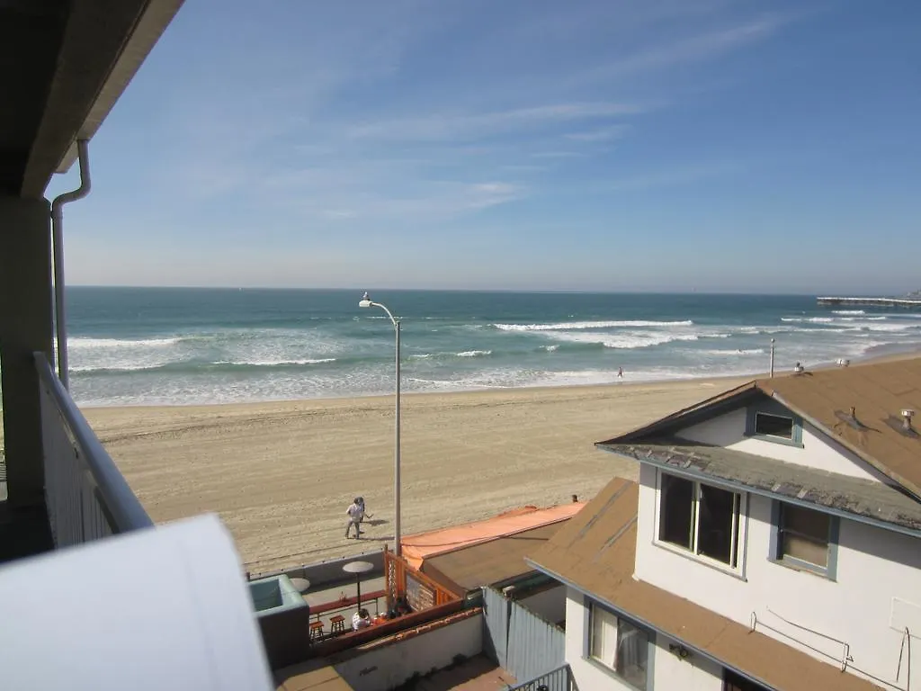 Surfer 3* San Diego