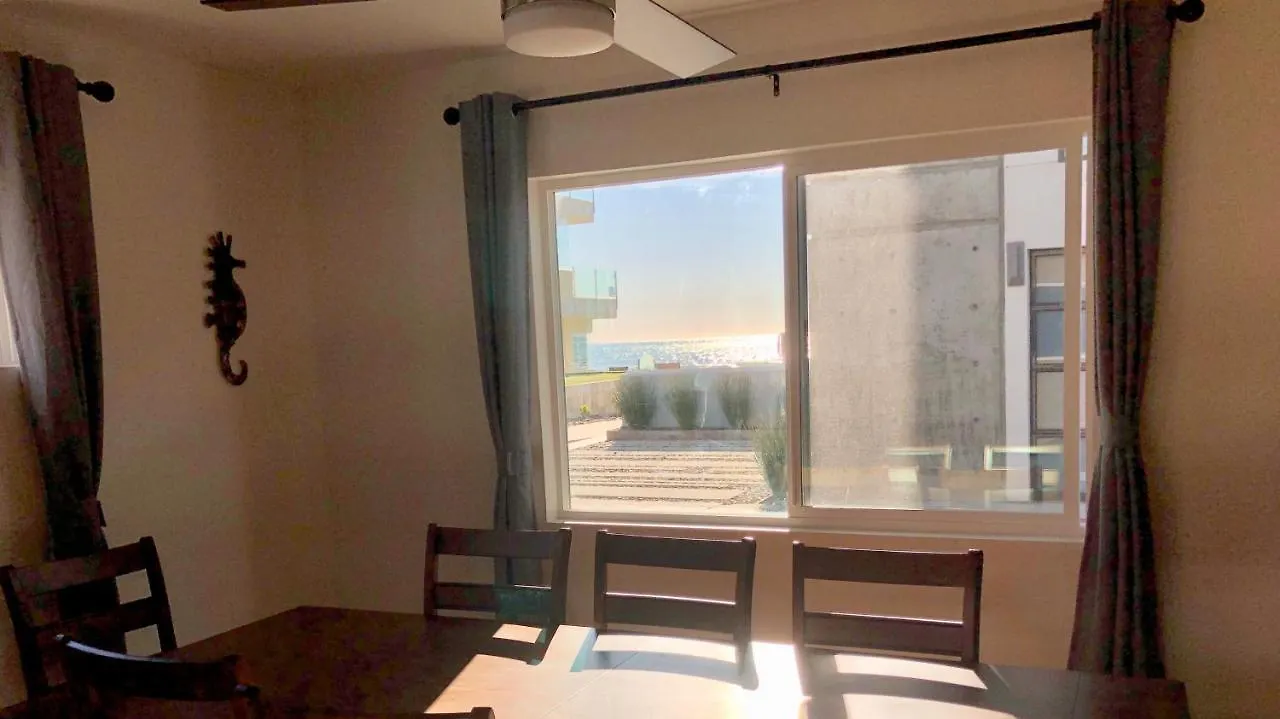 Dom wakacyjny Oceancatcher - Newly Remodeled 3 Bedroom Retreat With Ocean View In The Heart Of Mission Beach, Sleeps 10 San Diego