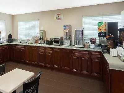 Hotel Super 8 By Wyndham Circle