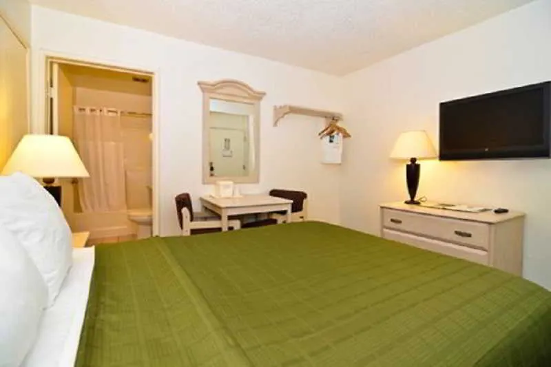 Hotel Super 8 By Wyndham Circle 2*