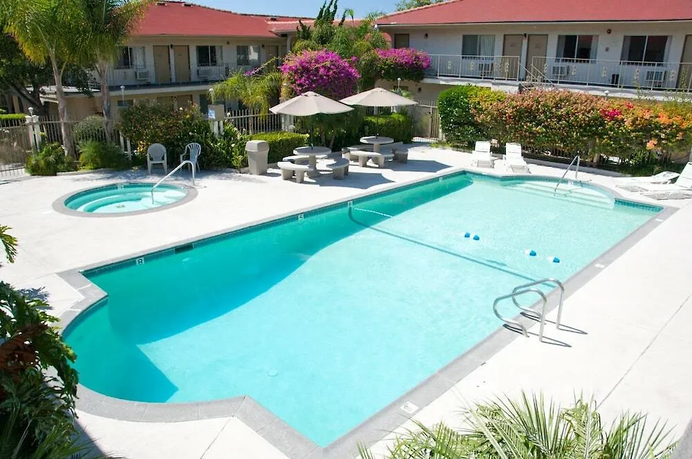 California Hotel 2*