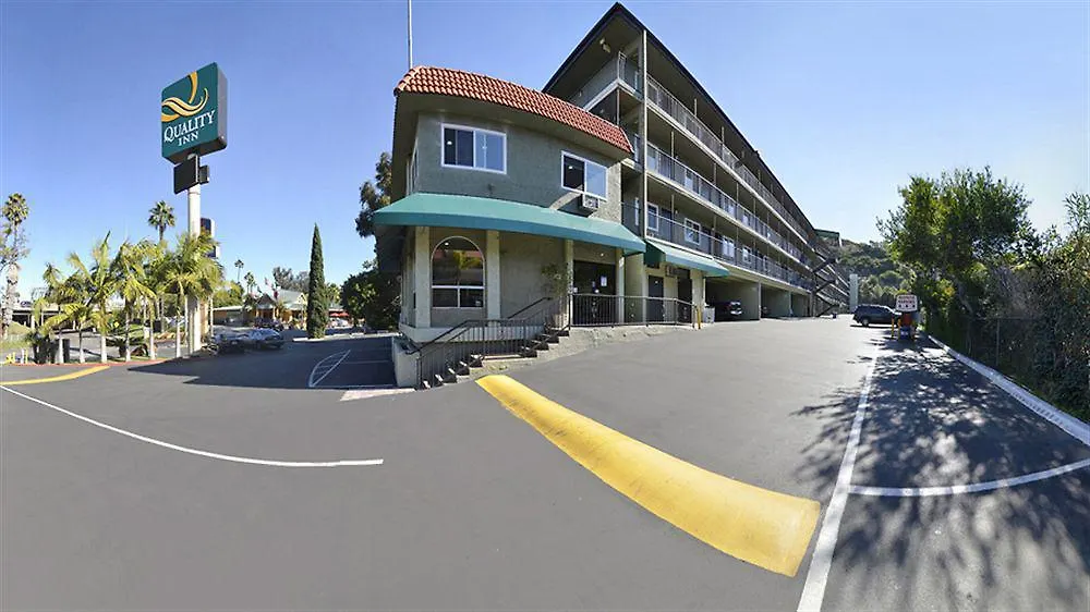 Super 8 By Wyndham Circle Hotel 2*