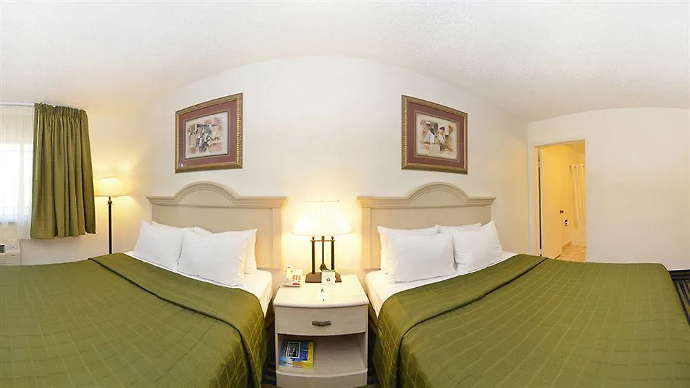 Super 8 By Wyndham Circle 2*