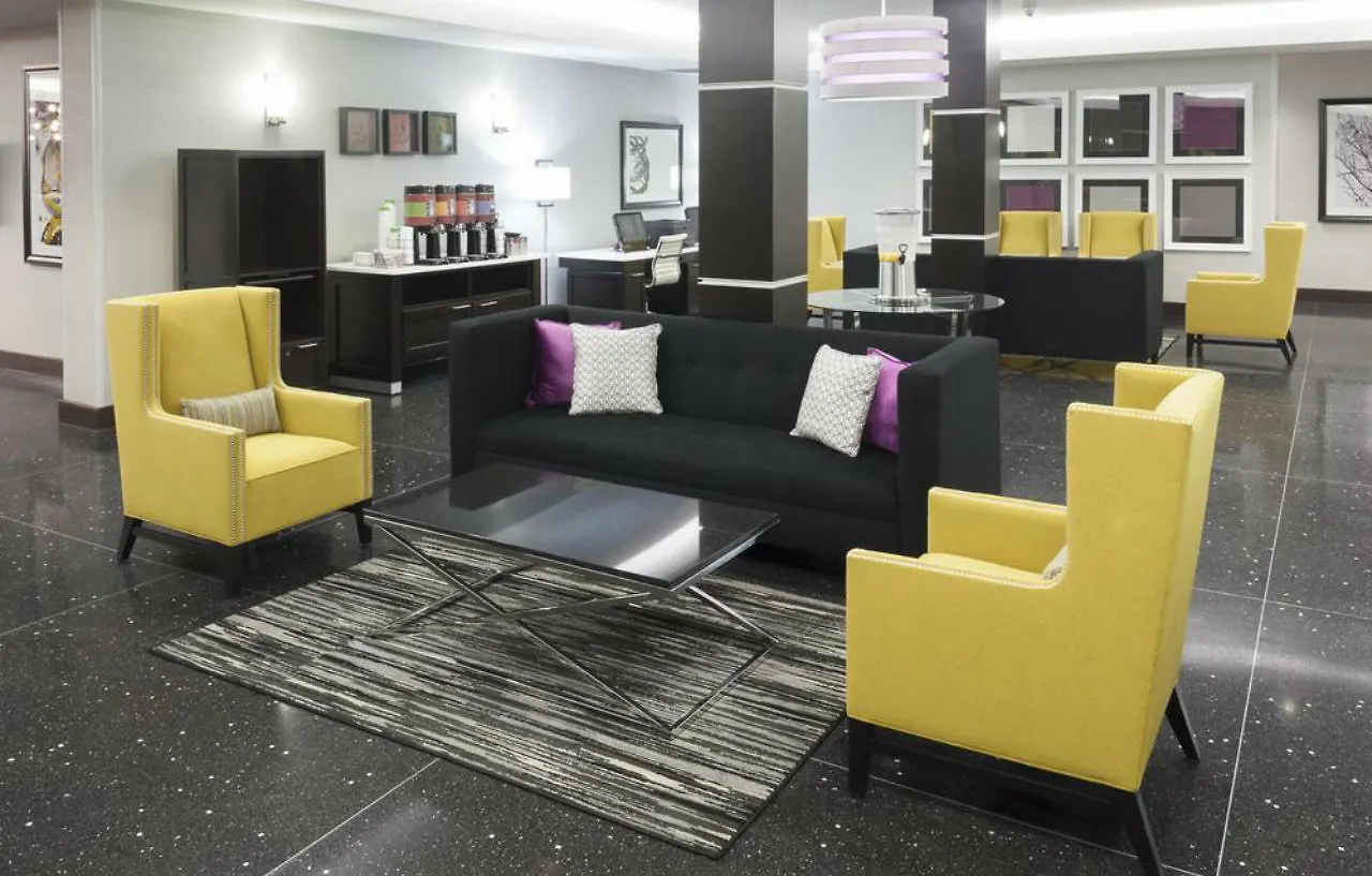 Hampton Downtown 3*