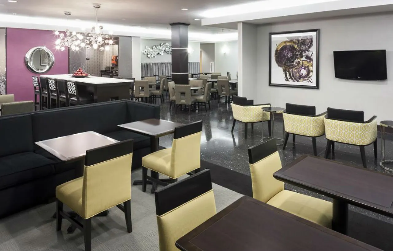 Hampton Downtown Hotel 3*