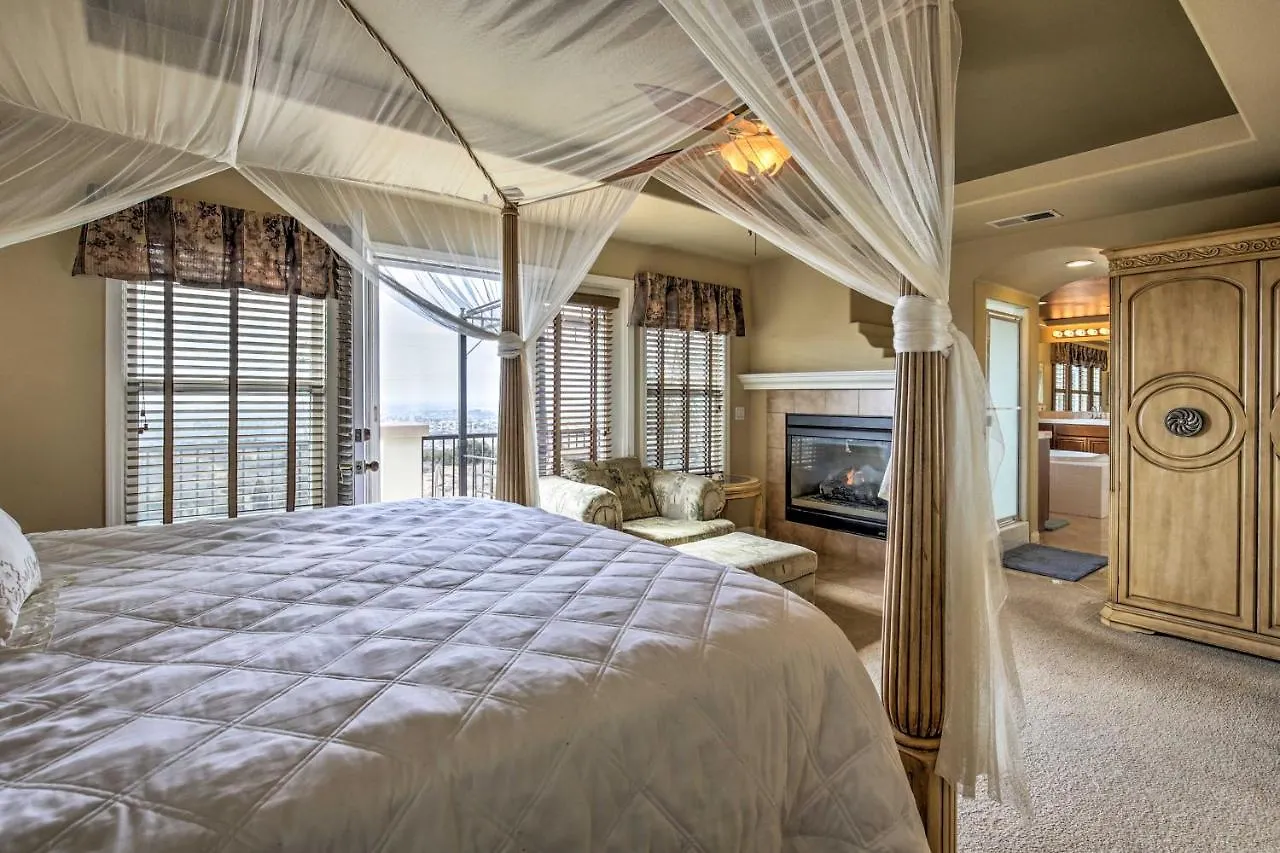 Luxe Getaway With Pool And Ocean Views Tatil Evi